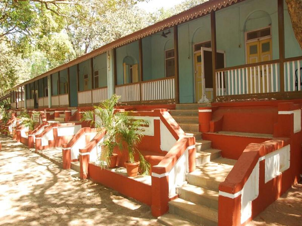 Cecil Hotel Matheran Exterior photo